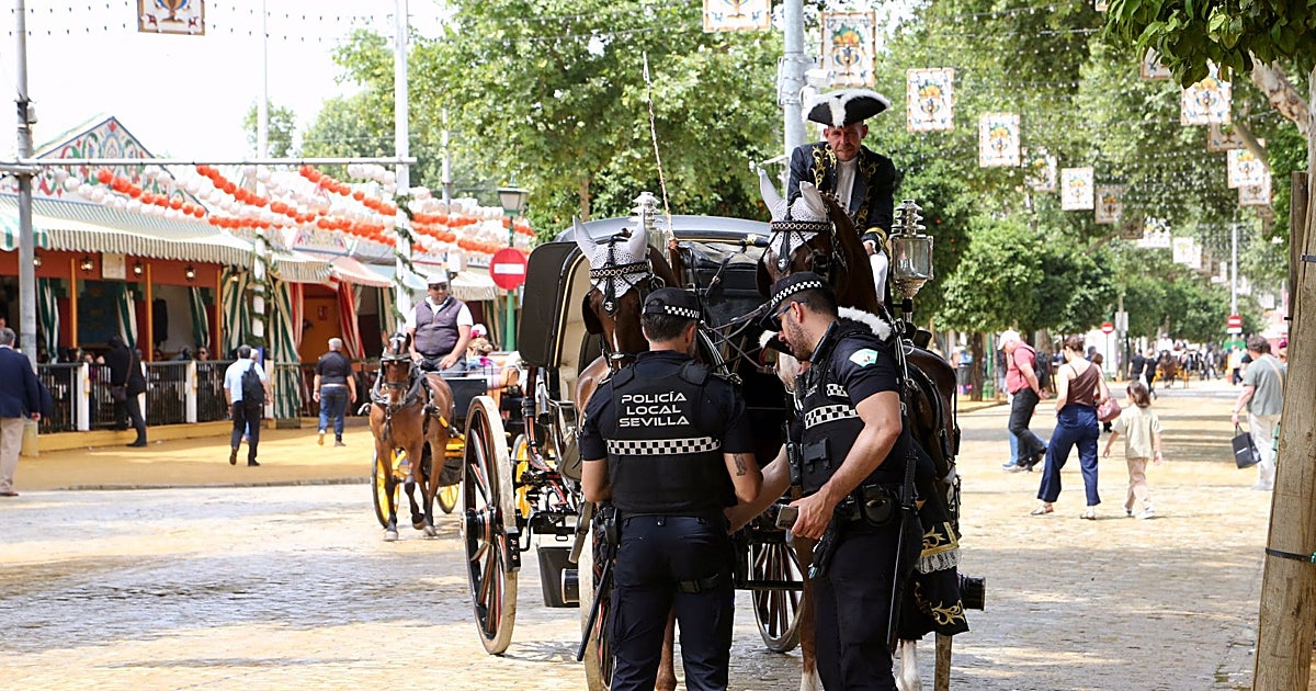 Decomisan dos botellas del gas de la risa en la Feria de Sevilla