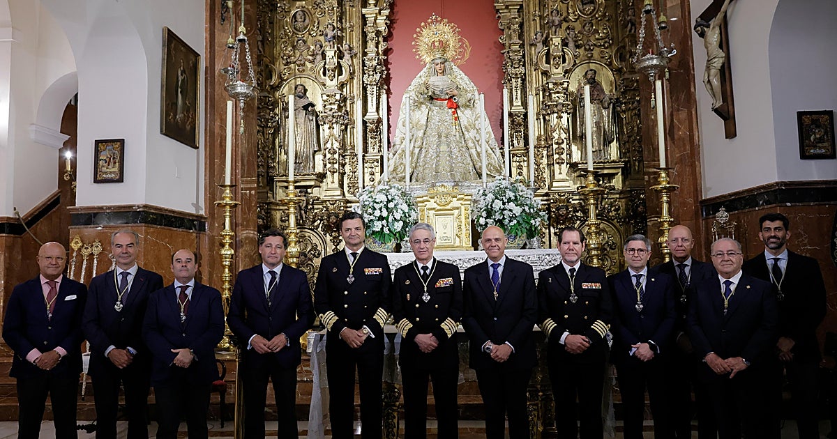 El almirante jefe de Estado Mayor de la Armada jura como hermano de la Esperanza de Triana