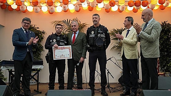 El alcalde de Sevilla reconoce la «labor constante» de los servicios públicos en la Feria