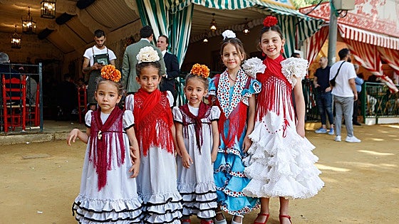 Los feriantes más fieles disfrutan de un sábado tranquilo en el real