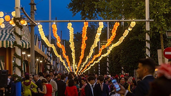 Desalojan a más de 700 personas de una caseta de la Feria que tenía las luces apagadas de madrugada