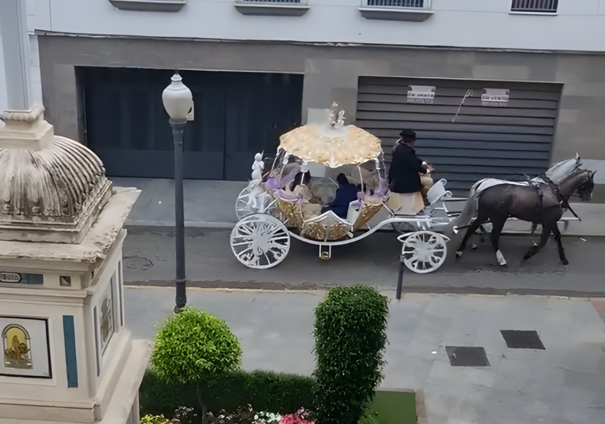 La carroza de Cenicienta «aparca» en Dos Hermanas: el regalo de comunión que revoluciona Sevilla