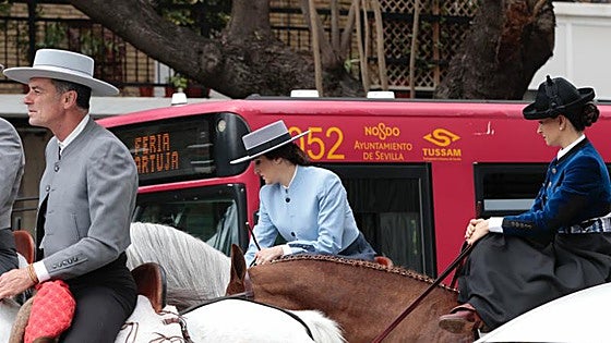 El PSOE critica la movilidad como «el gran fallo» de la Feria: «Hay sevillanos que pueden llegar y otros que no»