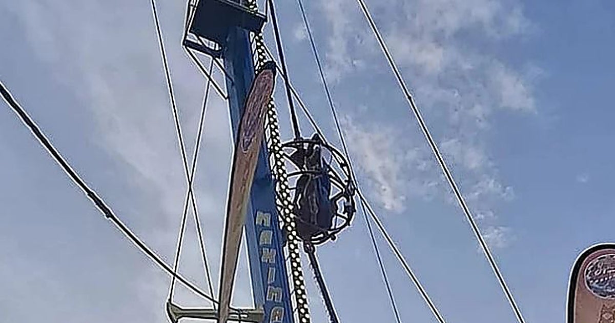 Una de las madres de los niños que se subieron al tirachinas de la Feria: «Un muchacho se subió antes y le dijo al encargado que estaba fallando»