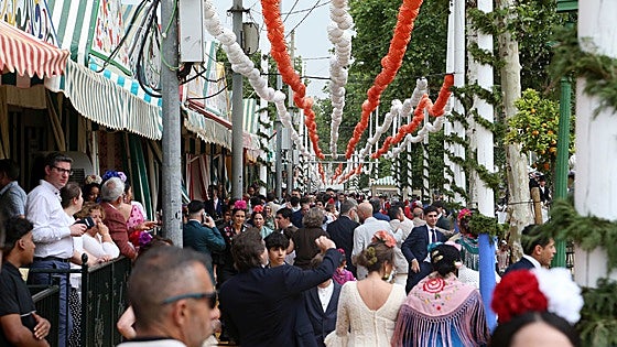 Estafan más de 60.000 euros a unas 40 personas ofreciéndole falsos títulos de socio de una caseta de la Feria de Sevilla