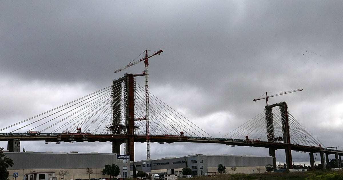 El Gobierno deja a medias la obra del puente del Centenario