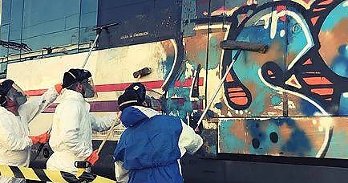 Condenado por «pintadas tipo grafiti» en un tren de Renfe