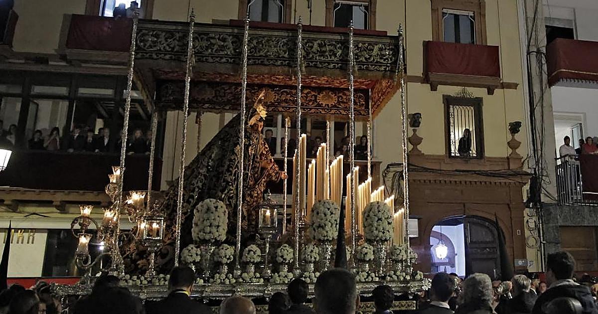 El crecimiento de las cofradías obliga a los pasos a ir más rápido por la Campana