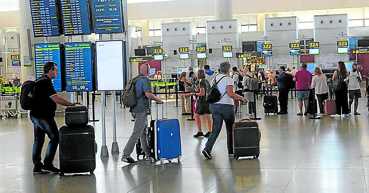 Los aeropuertos andaluces se enfrentan a un verano incierto por la escasez de queroseno