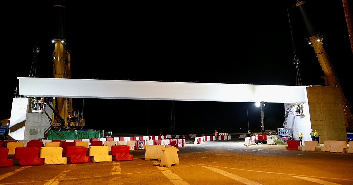 Arranca el montaje de las vigas de paso de la línea 3 del Metro de Sevilla sobre la SE-20