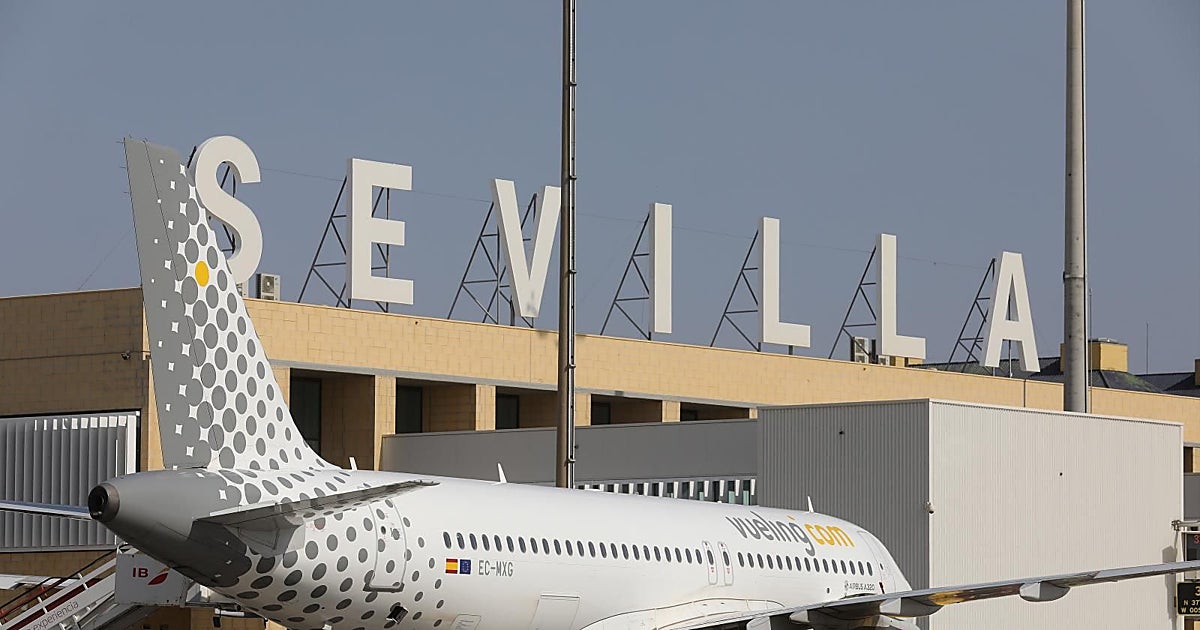 Barcelona se mantiene como principal destino del aeropuerto de Sevilla pese a que baja el turismo catalán