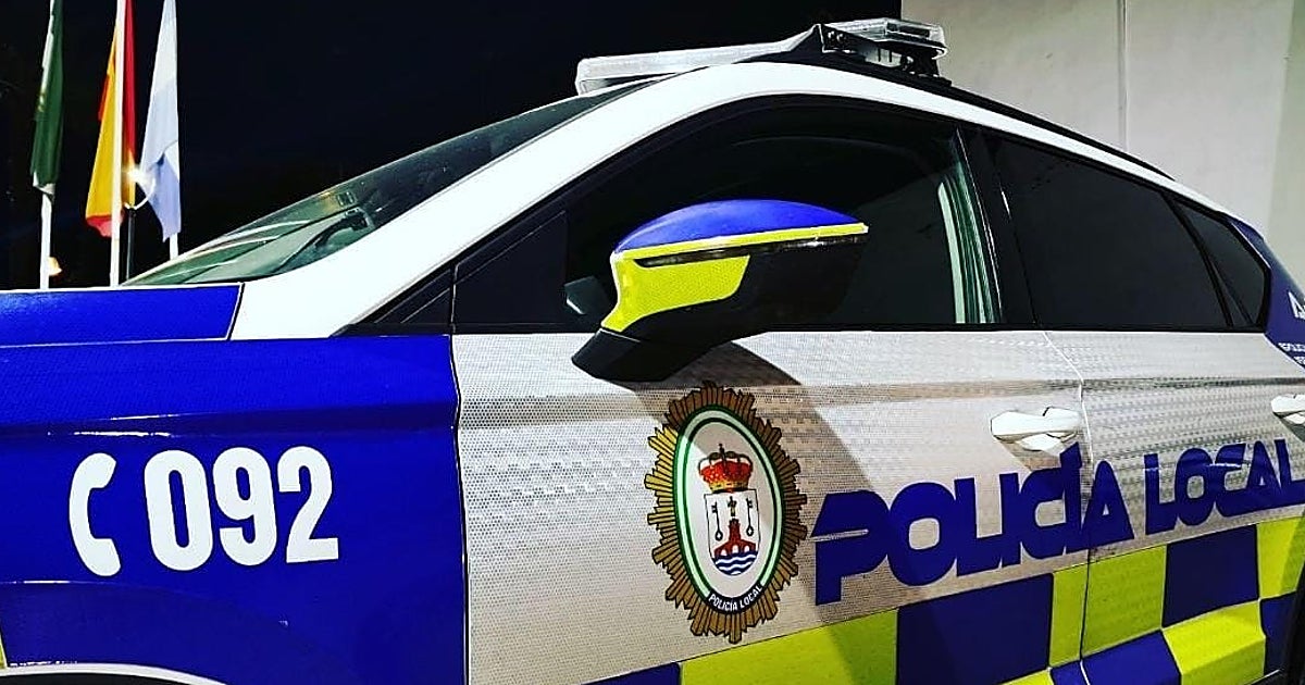 Un incendio en Alcalá de Guadaíra deja trece vehículos afectados por las llamas