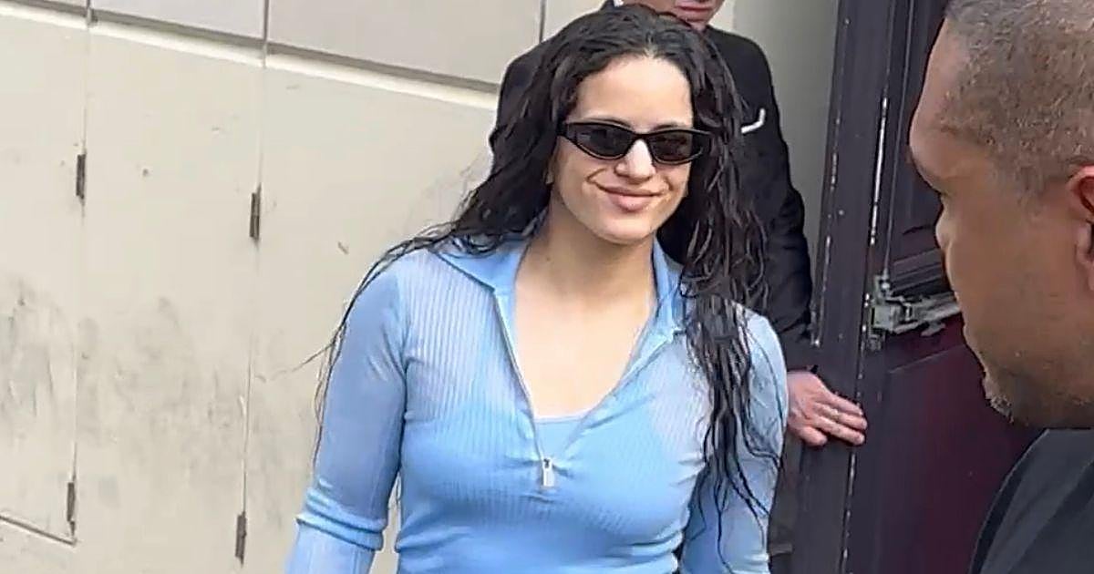 Rosalía llega a Sevilla en su avión privado para el gran evento de Netflix en el Guadalquivir
