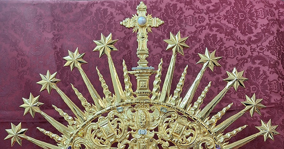 El Santo Ángel recupera la corona de estilo Arfe de la Virgen del Carmen