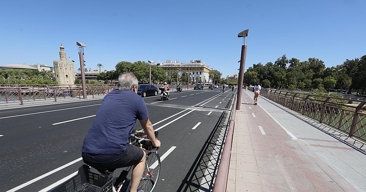 Indemnizan con 3.600 euros un choque de ciclistas fruto de una «negligencia» de Lipasam en el carril bici