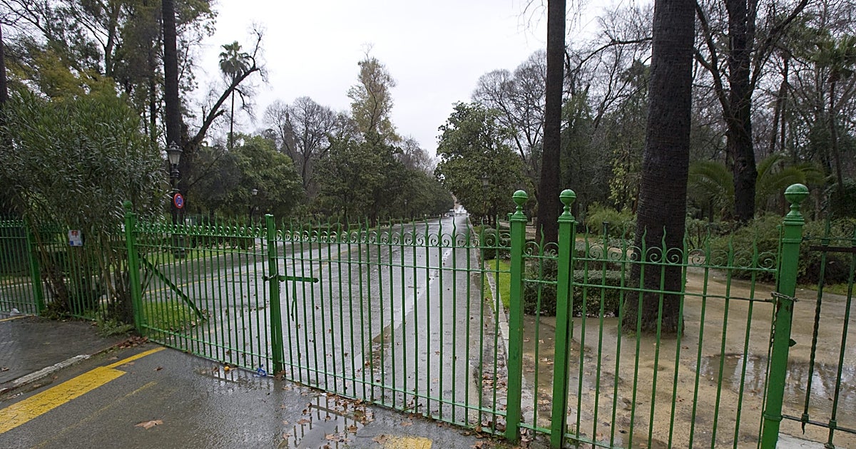 Sevilla cierra sus parques y espacios deportivos al aire libre por riesgo de tormentas