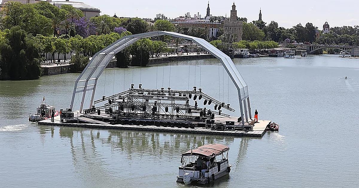 El evento de Netflix en Sevilla con Rosalía, en directo: última hora de la presentación de 'Berlín' en el Guadalquivir
