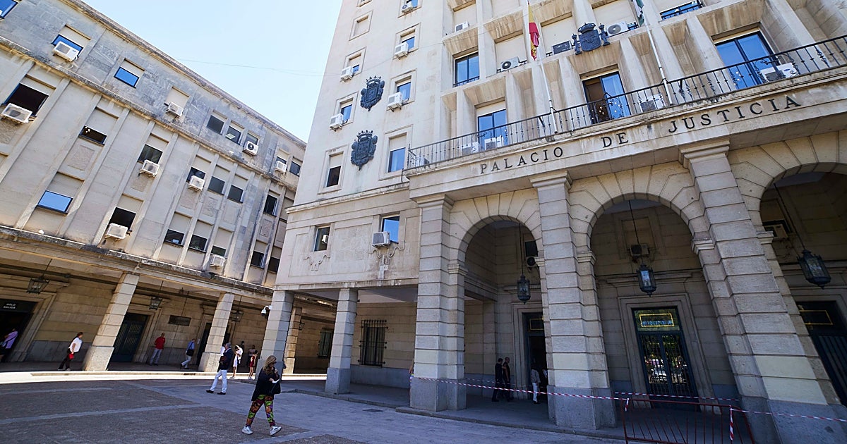 La Fiscalía pide seis años de cárcel para un hombre que le clavó a otro una copa de cristal en el cuello en un bar de Sevilla
