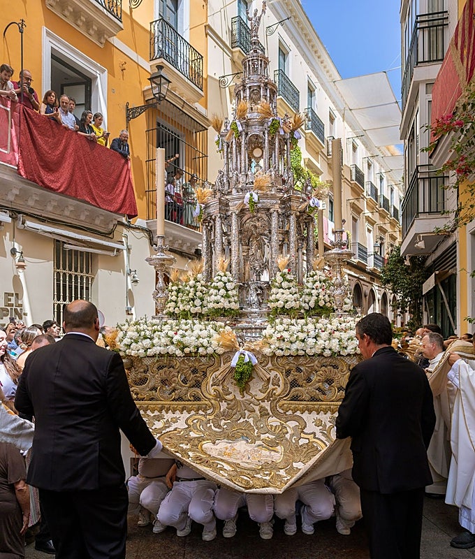 Sevilla presenta las portadas y el cartel del Corpus Christi 2026 con ...