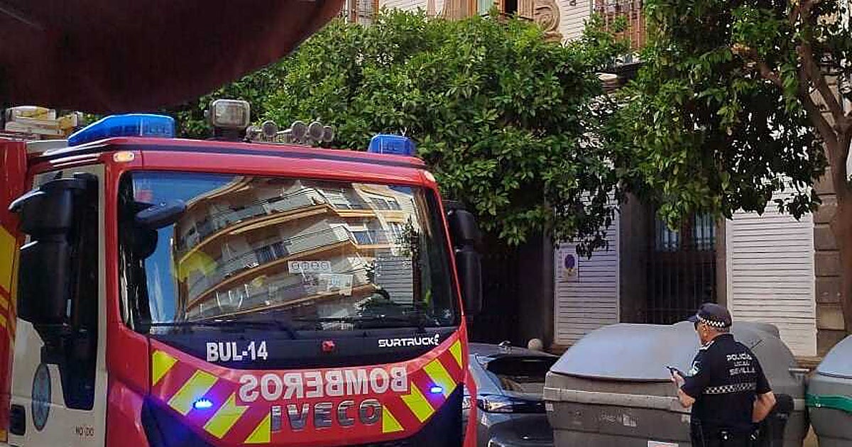 Un anciano sale ileso del incendio de su vivienda en la calle Canalejas
