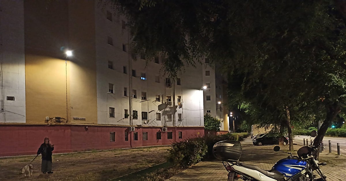 La Policía cerca la barriada de El Carmen con un fuerte dispositivo de agentes a caballo y furgones