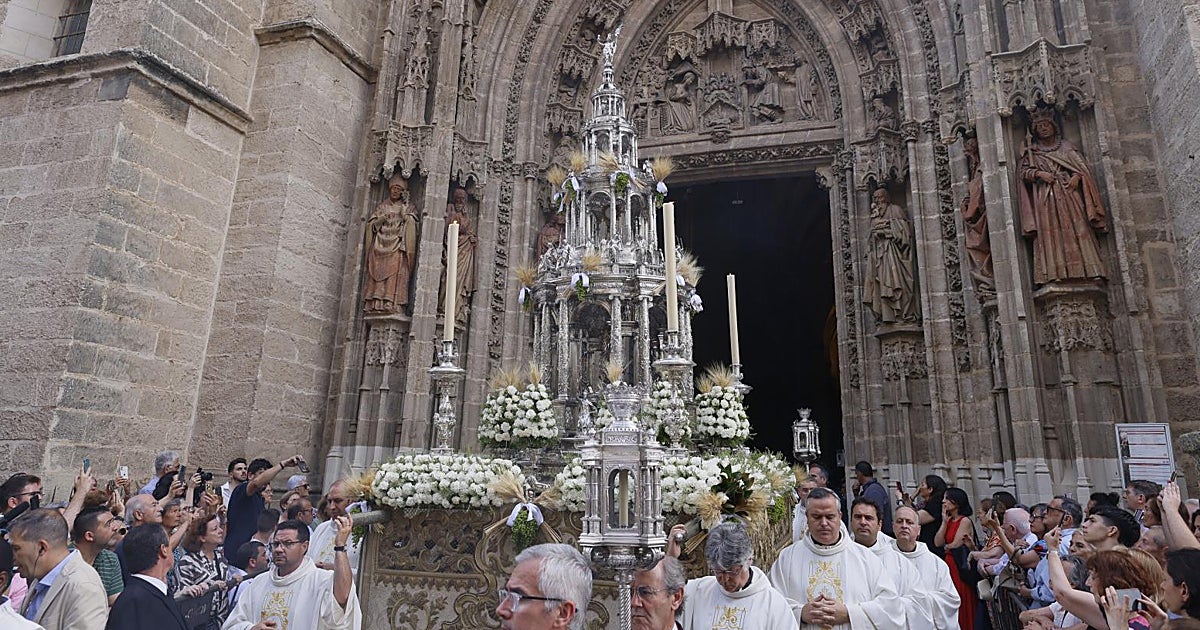 El Consejo de Cofradías sube dos euros el precio de las sillas para el Corpus de Sevilla