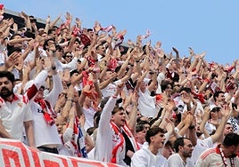 La Policía Nacional falló al dejar acercarse a los aficionados del Sevilla al autobús del equipo