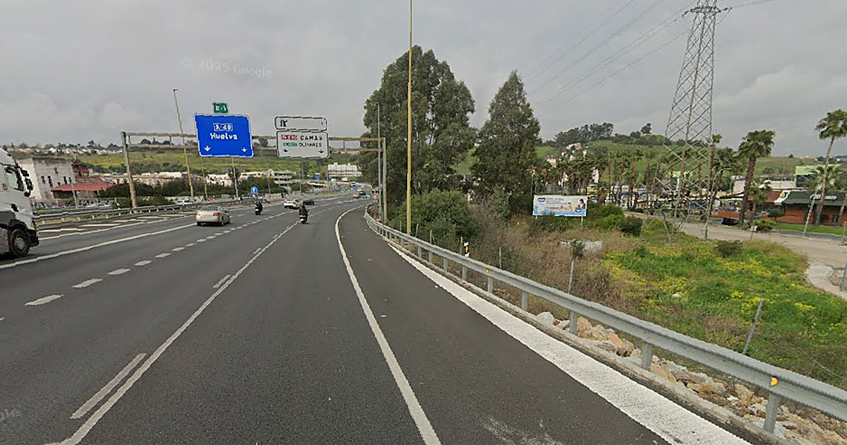 Un coche vuelca en un accidente en la A-49 sentido Huelva