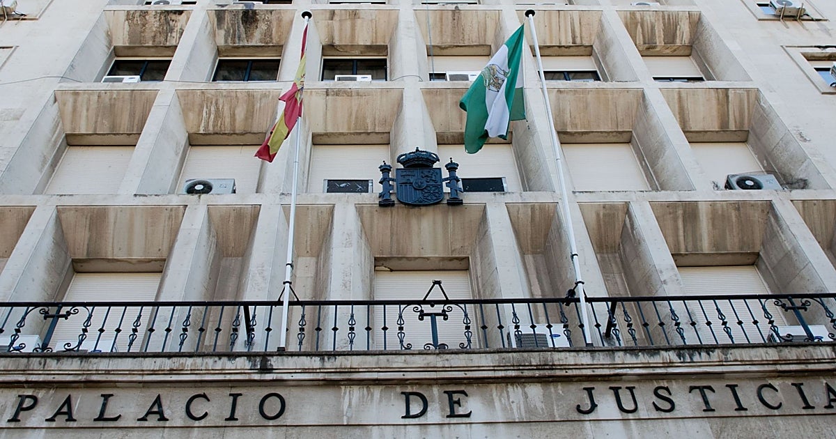 Condenan a un hombre en Sevilla que le escribía a una menor que estaba «cachondo» y le ofrecía 100 euros para verla