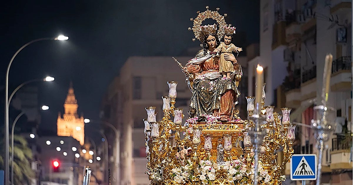 María Auxiliadora recorre Triana, Nervión y el Polígono Sur en la fiesta de Pentecostés