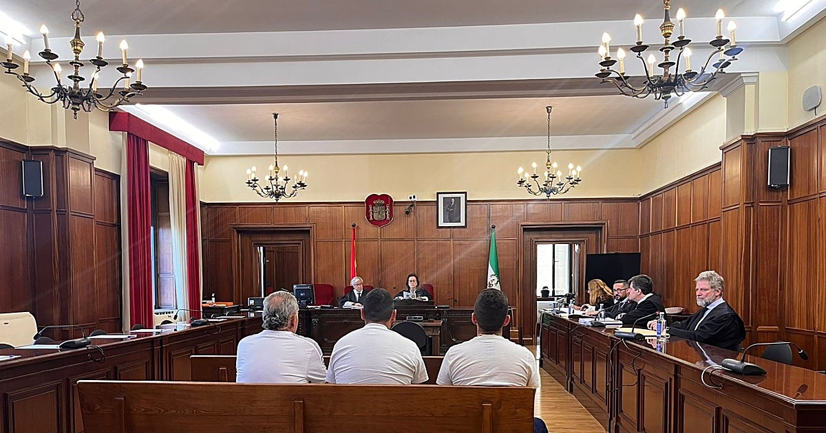Tres hombres reconocen asaltar la casa un vecino de Osuna y amenazarlo: «Dónde está el perro este, que lo mato»