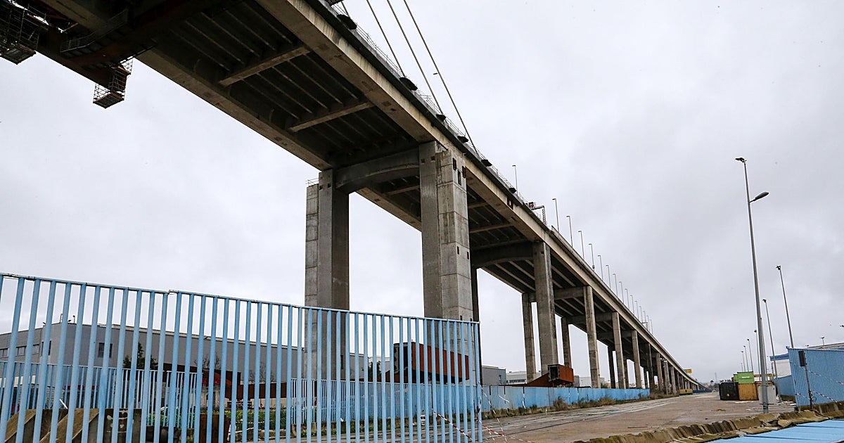 El Ayuntamiento de Sevilla pide el cese del ministro Óscar Puente por la paralización de la obra del puente del Centenario