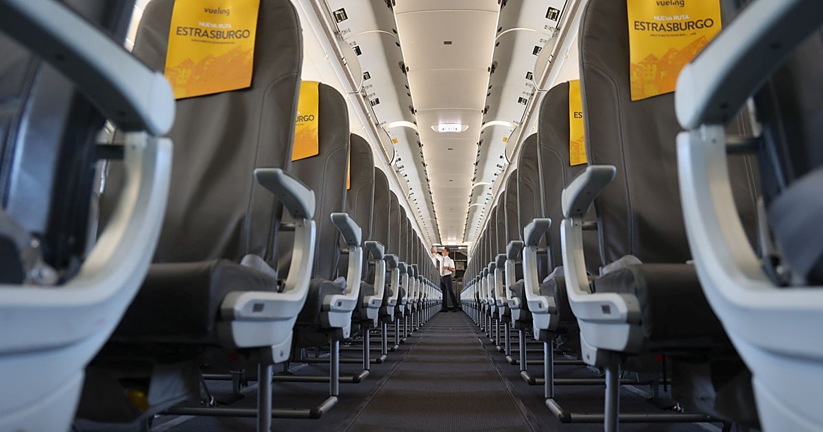 El cielo como oficina: un día con la tripulación de Vueling viajando de Sevilla a Barcelona