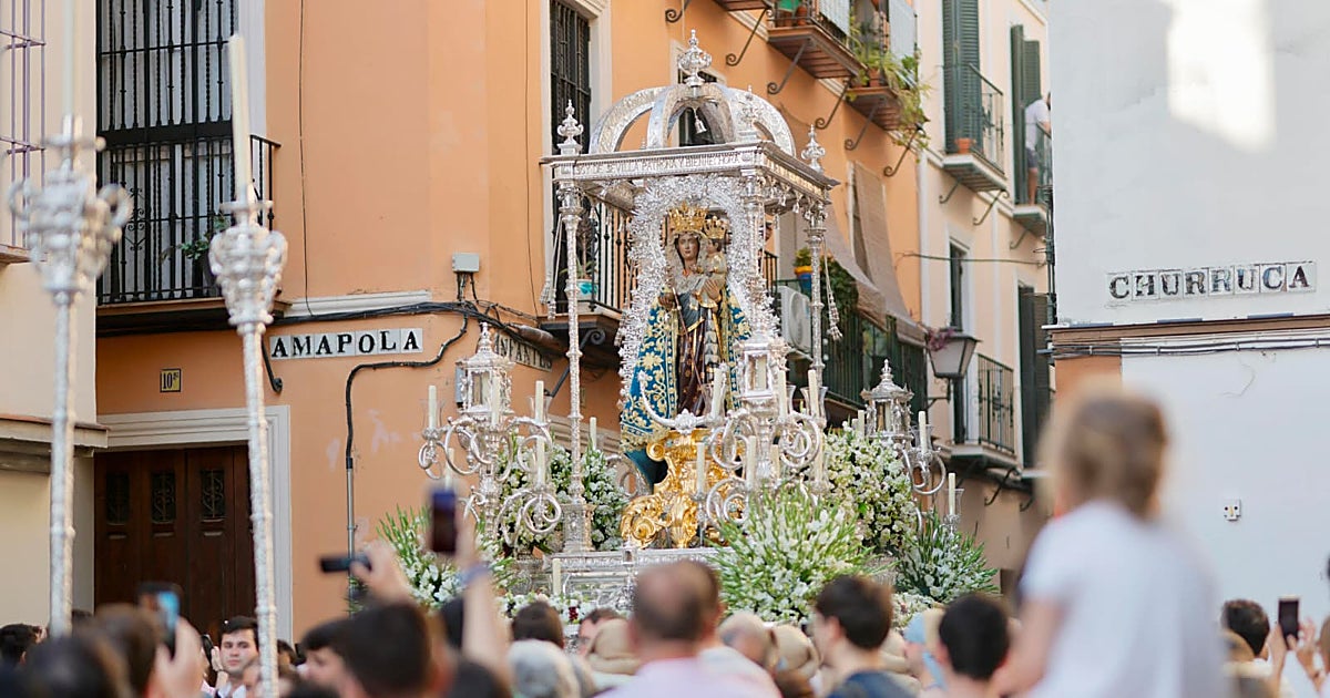 Los sevillanos vuelven a hacer suyo el Centro en la víspera del Corpus