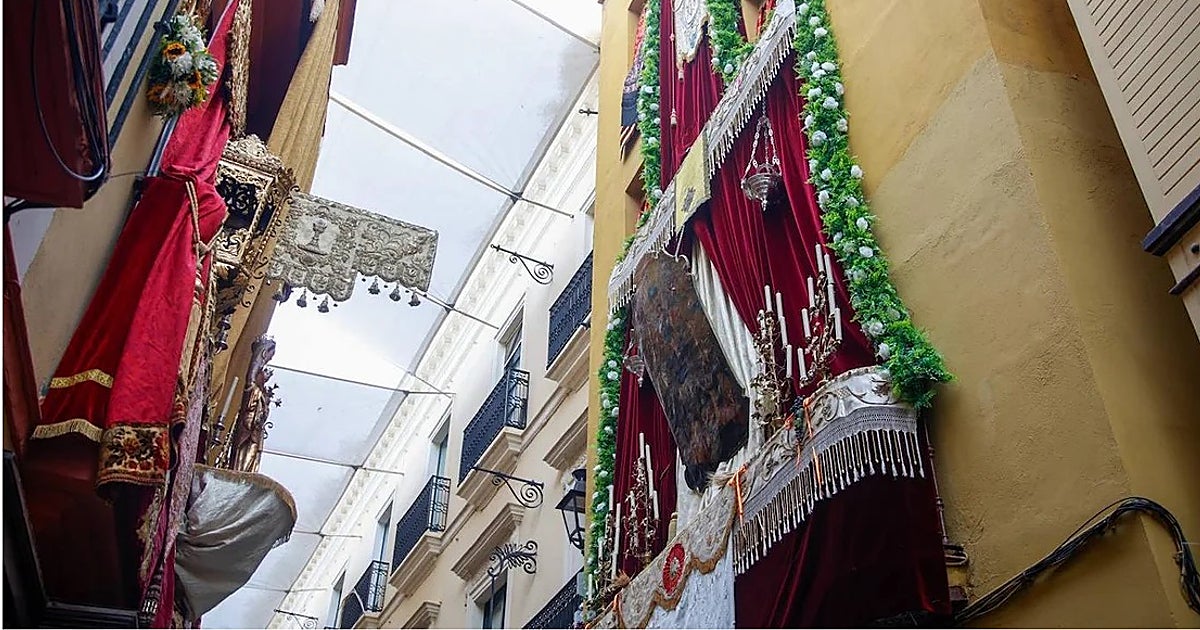 Sevilla encara una víspera del Corpus con participación récord de altares