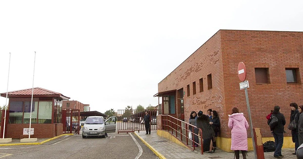 Un interno del Psiquiátrico de Sevilla obliga a evacuar a ot