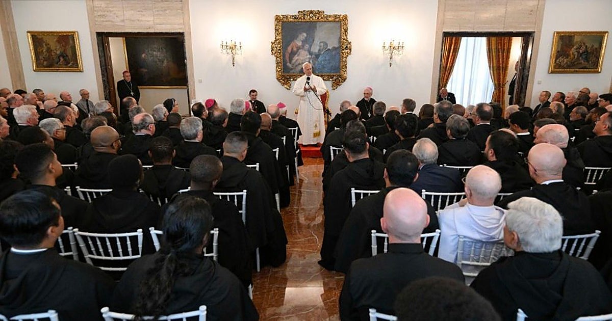 Los cinco enviados agustinos refrescan al Papa León XIV su v