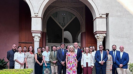 La consejera de Cultura, el alcalde de Santiponce y los rectores con el evaluador de Icomos