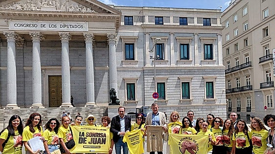 'La sonrisa de Juan' llega desde Sevilla al Congreso coincidiendo con la futura ley del cribado neonatal