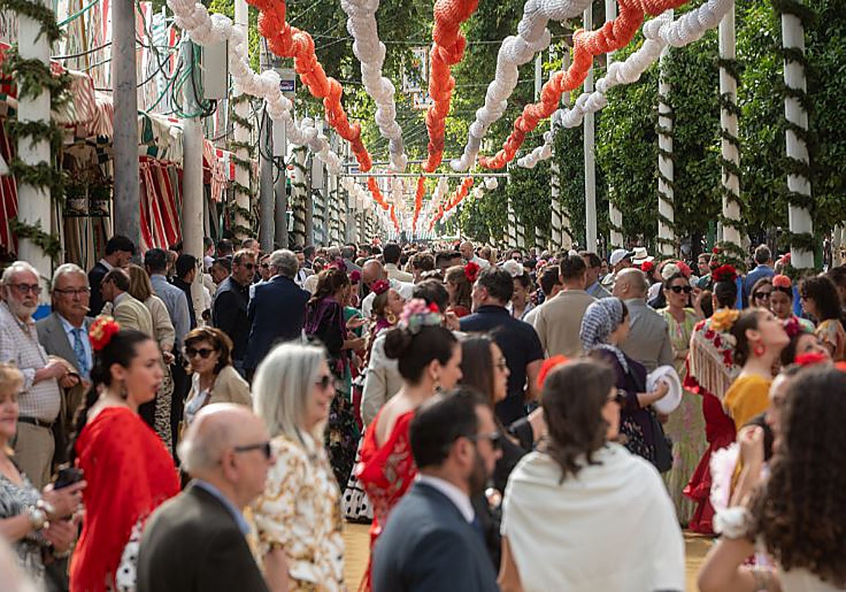 La Fiscalía pide cárcel para cinco hombres por agredir a una pareja gay en la Feria de Sevilla