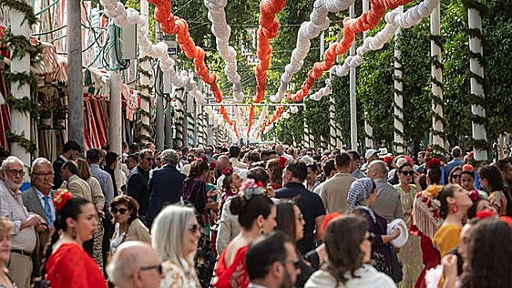La Fiscalía pide cárcel para cinco hombres por agredir a una pareja gay en la Feria de Sevilla: «Mira los maricones estos dándose besitos»