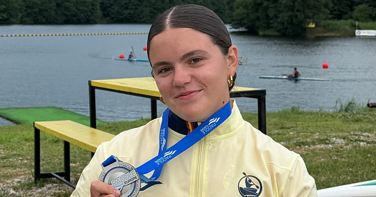 La paracanoísta nazarena Carlota Blanca Romero recibe el premio del Ayuntamiento de Sevilla a la mejor deportista femenina con discapacidad