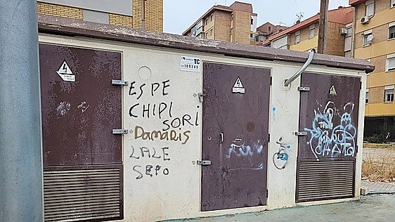 Más de 6.000 personas se benefician del Bono Social en los barrios de Sevilla con más enganches ilegales