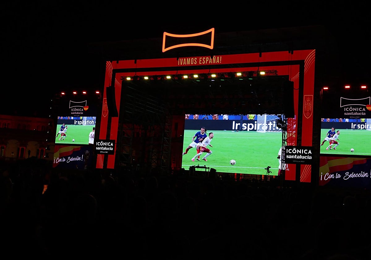 Pantalla gigante Plaza de España (Icónica Santalucía Sevilla Fest)