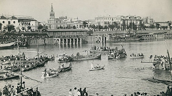 El origen de la cucaña de la Velá de Santa Ana: un juego italiano que se practica en Triana desde hace 100 años