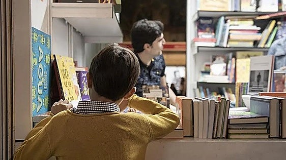 No es falta de atención, puede ser dislexia: las señales que los padres detectan al poner a leer a sus hijos en vacaciones
