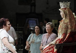 El besamanos de la Virgen de los Reyes vuelve este martes a la capilla Real