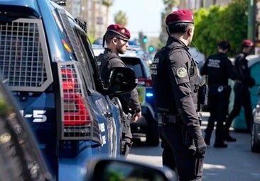 Detienen a un hombre que iba a cometer una agresión de violencia de género con un hacha, dos cuchillos y un pico