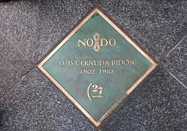 La familia paterna de Luis Cernuda pide al Ayuntamiento que sustituya la placa del Paseo de los Poetas
