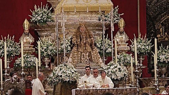 Las imágenes  de la víspera de la procesión de la Virgen de los Reyes en Sevilla